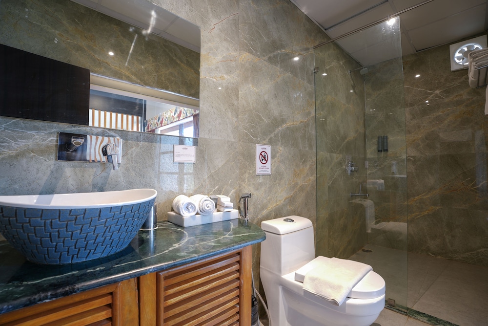 Suite with Balcony - Photo 2
