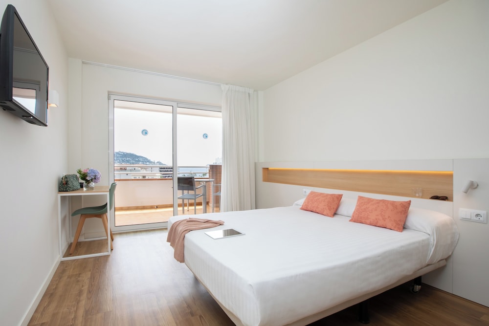Superior Double Room, Partial Sea View - Photo 2