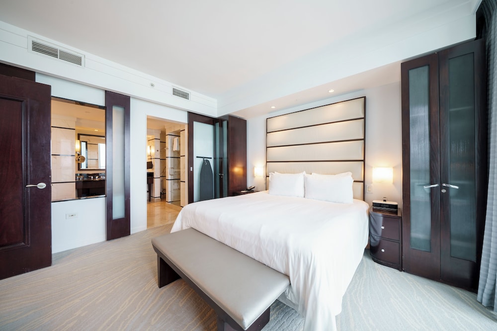 Sorrento Ocean Front High Floor One Bedroom