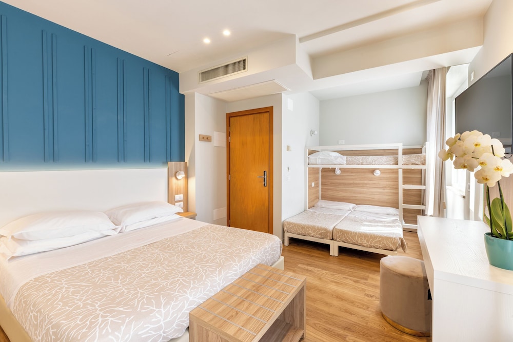 Deluxe Room, Partial Sea View