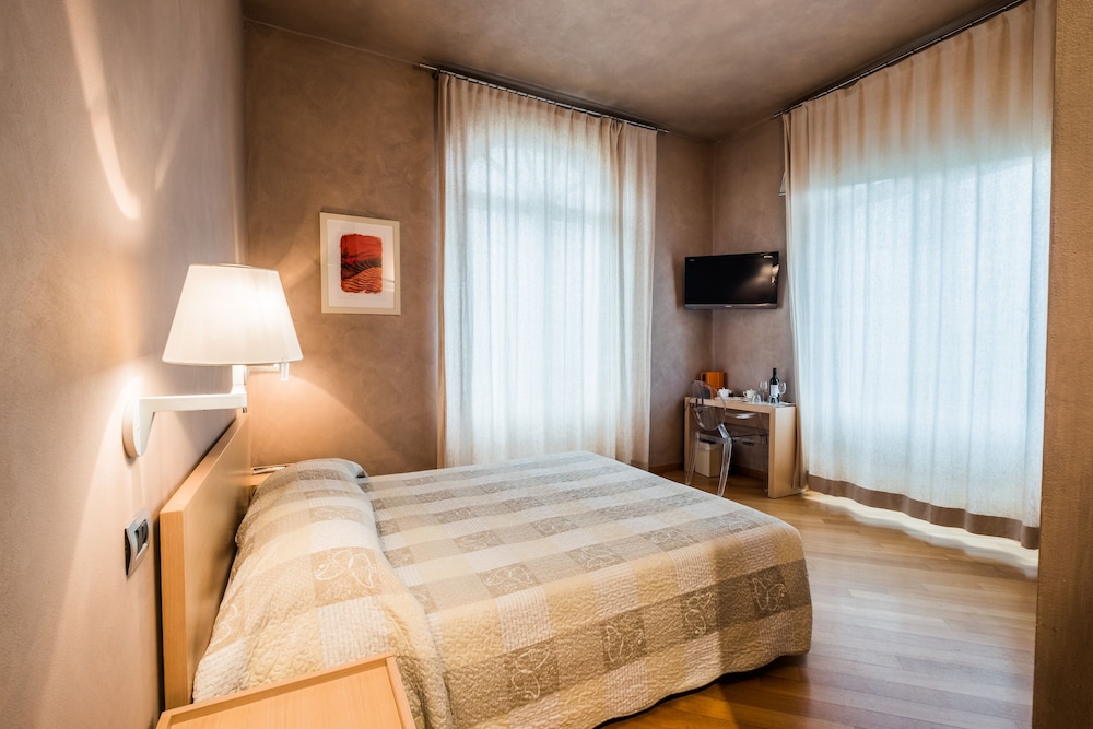 Deluxe Double Room, 1 Double Bed, Private Bathroom, Park View photo 1