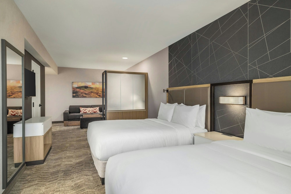 Studio Suite, Multiple Beds (Mobility Accessible, Roll-in Shower)