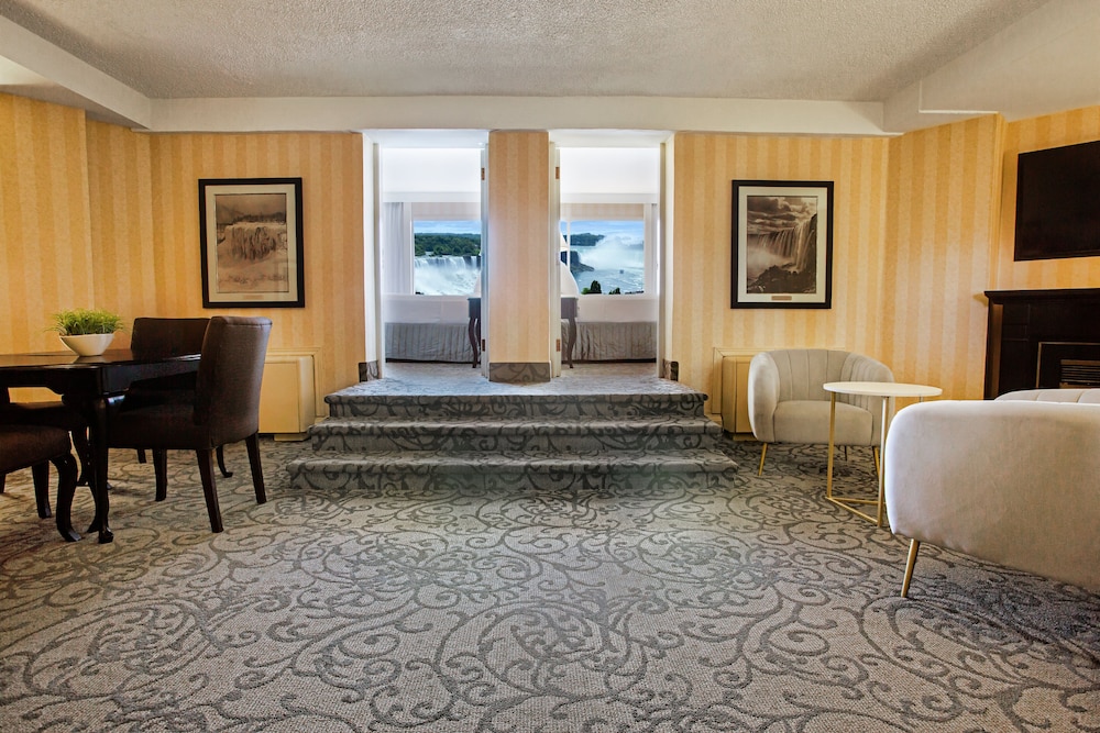 Suite, 2 Bedrooms, View (Niagara Falls View)