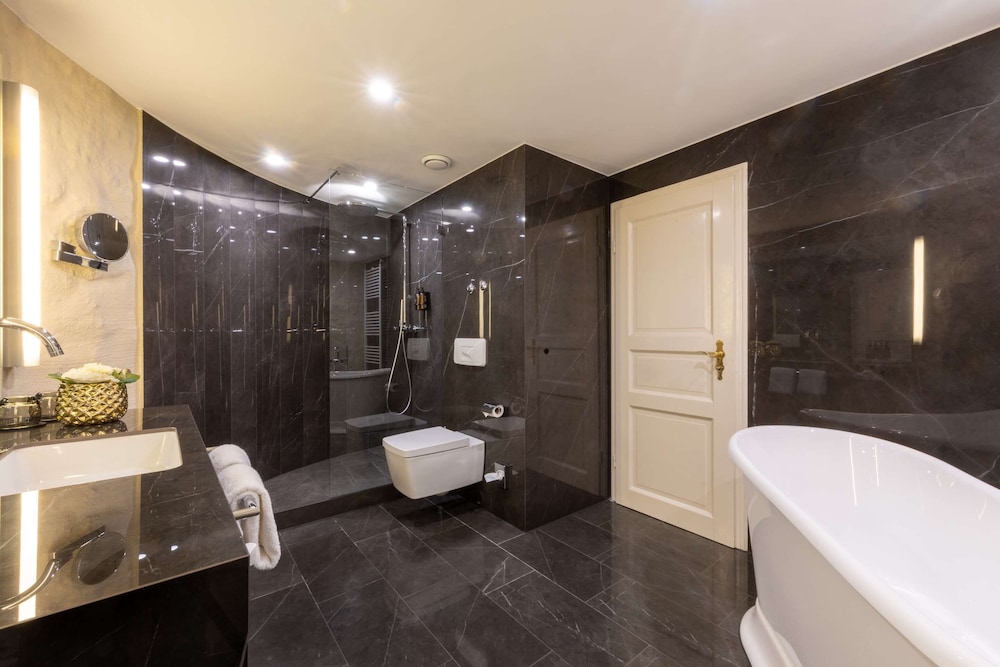 Suite, 1 Queen Bed, City View (Turmsuite) - Photo 7