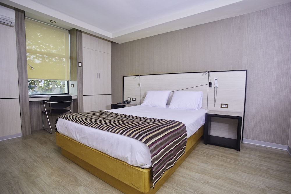 Double Room, 1 Queen Bed