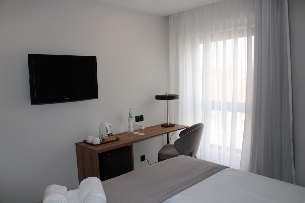 Standard Double Room Single Use - Photo 6