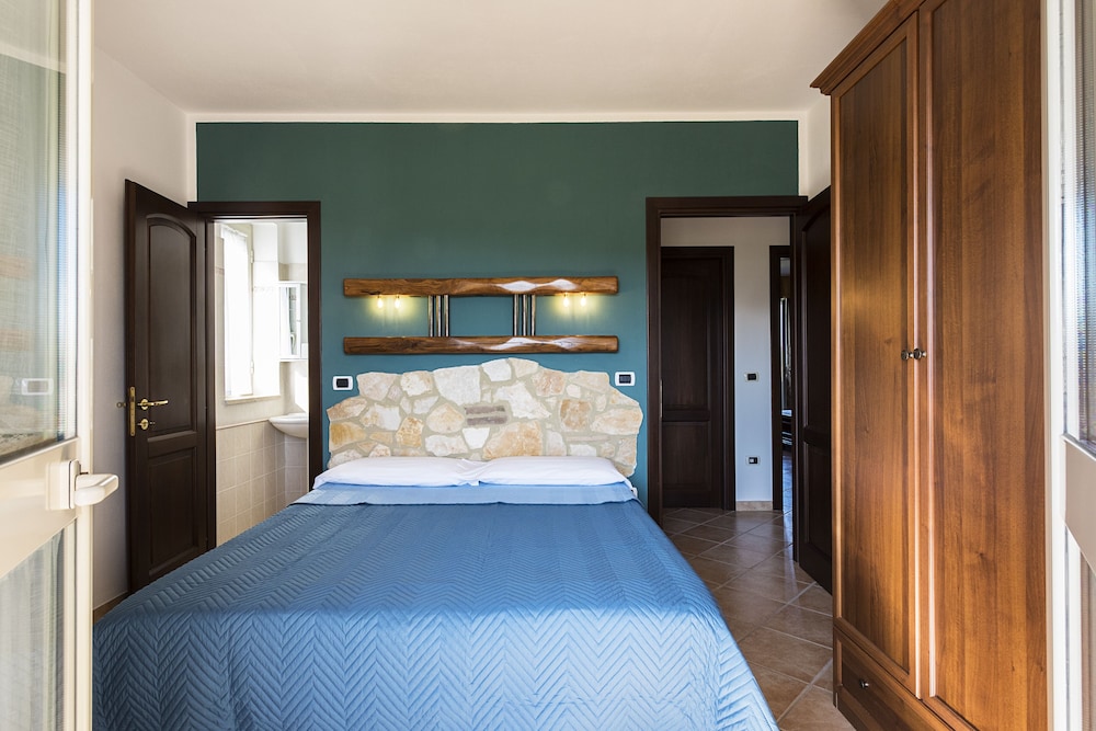 Economy Double Room photo 2