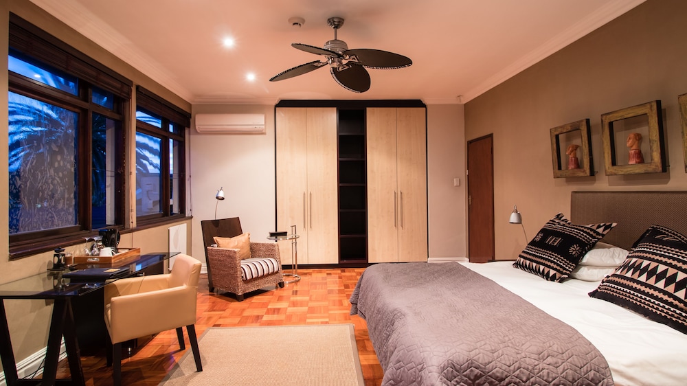 Executive Room - Photo 7