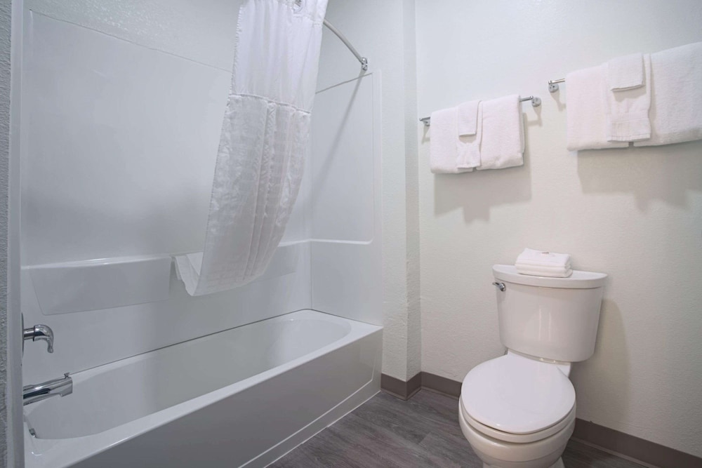 Suite, Multiple Beds, Non Smoking - Photo 2
