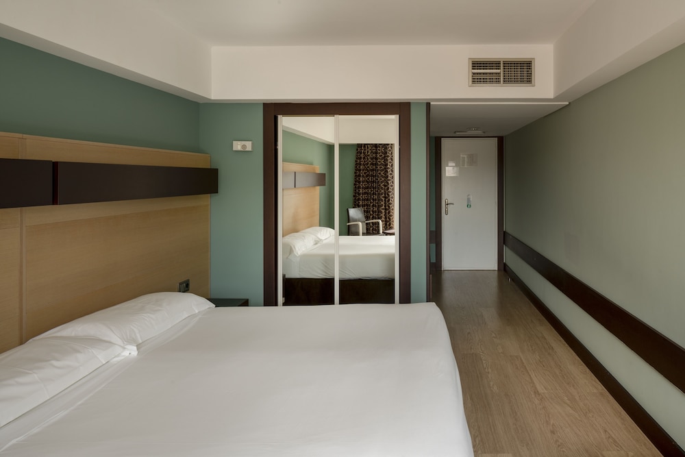 Double or Twin Room - Photo 5