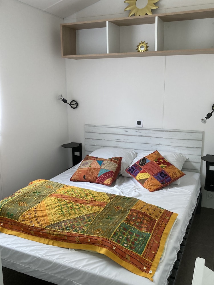 Classic Mobile Home, 2 Bedrooms photo 2