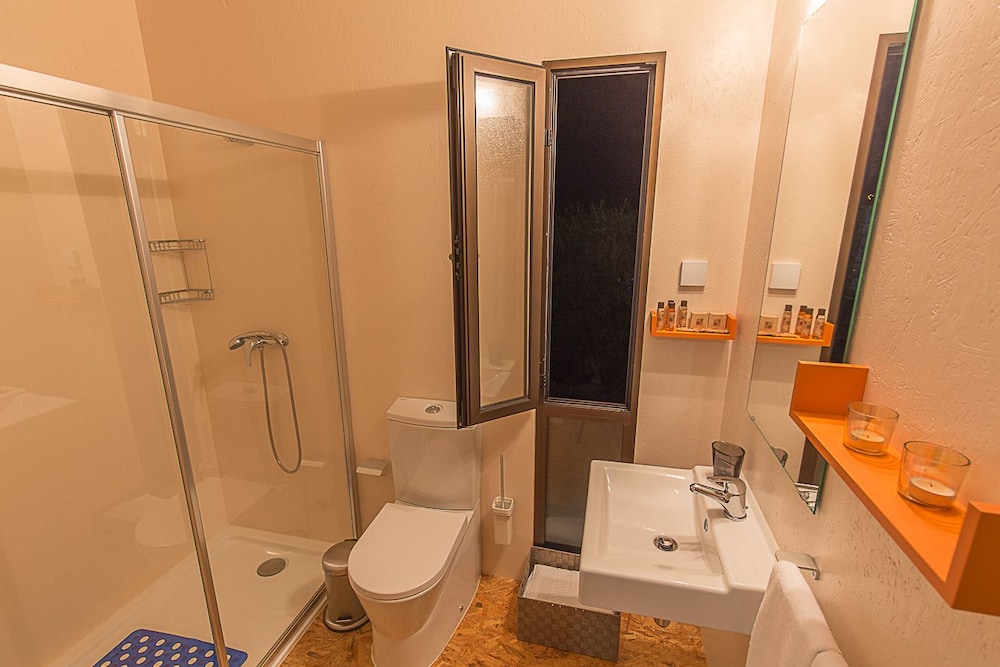 Standard Double Room photo 3