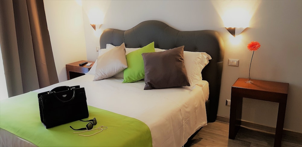Basic Triple Room photo 3