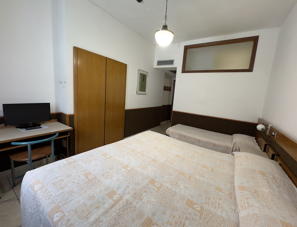 Classic Triple Room - Photo 2