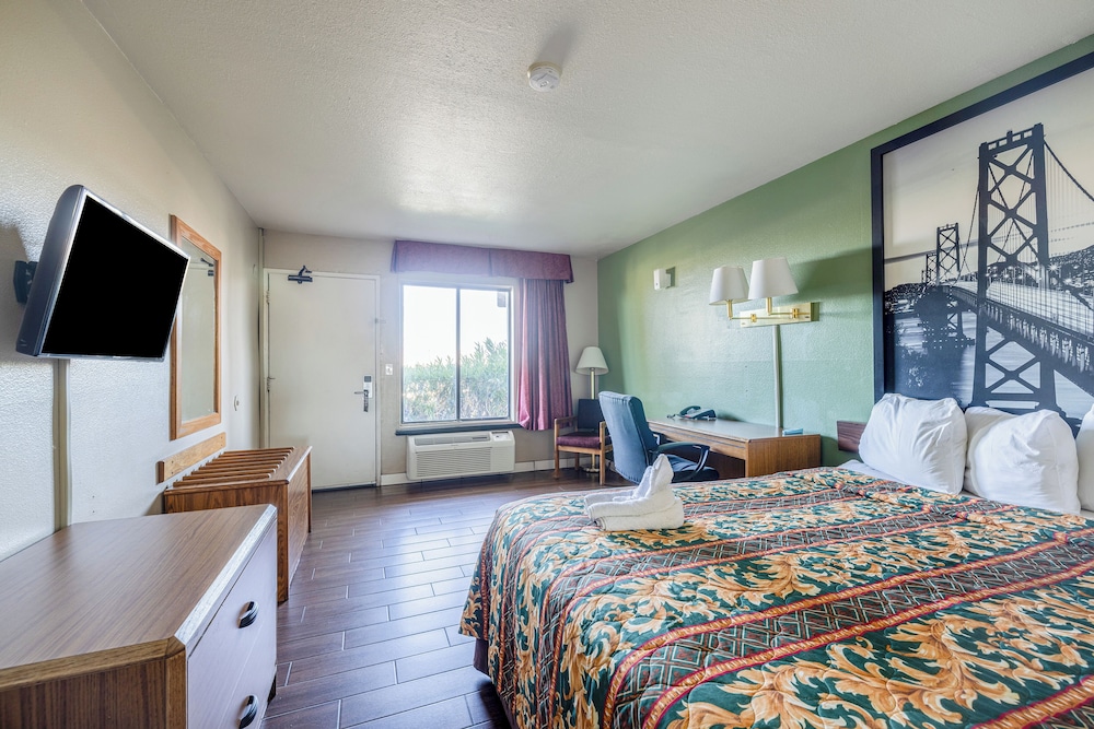 Premium Junior Room with Queen Bed, Non-Smoking - NQ2 - Photo 4