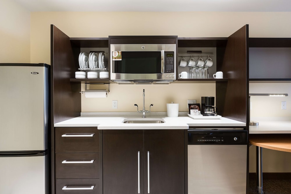 Suite, 1 King Bed, Accessible, Bathtub photo 3