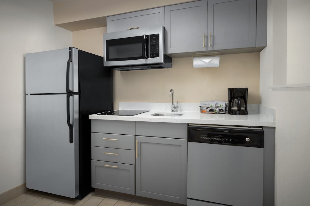 Suite, 1 Bedroom, Corner - Photo 5