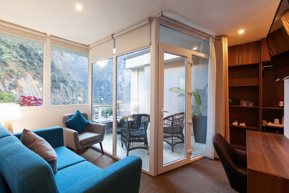 Senior Suite, 1 Bedroom, Mountain View, Tower