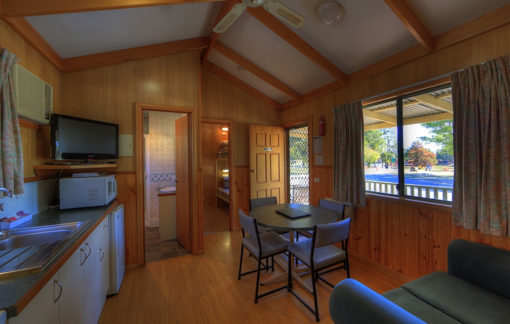 Deluxe Cabin, 2 Bedroom (4-berth) No Pets allowed photo 2