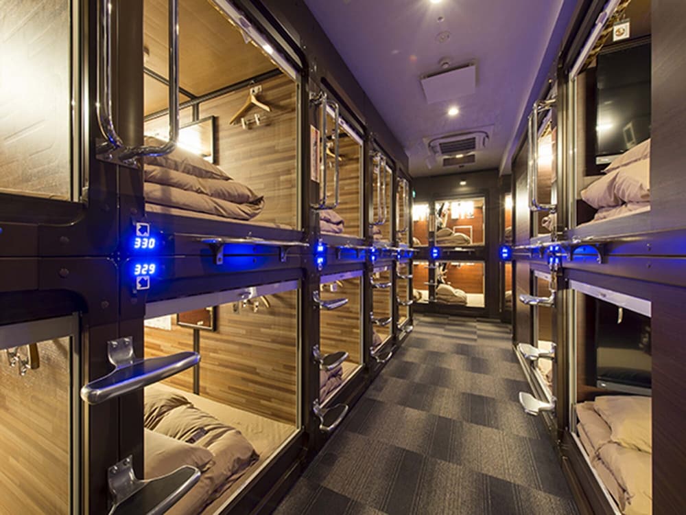 Upper Bunk in Female Capsule Room, Non Smoking thumbnail 6