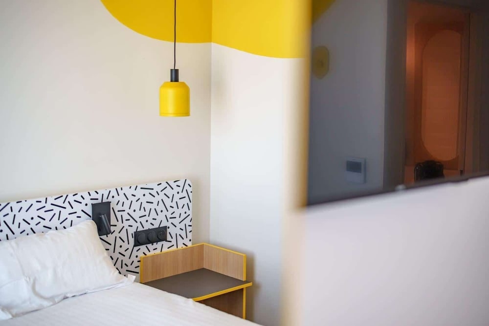 Room, Accessible photo 1