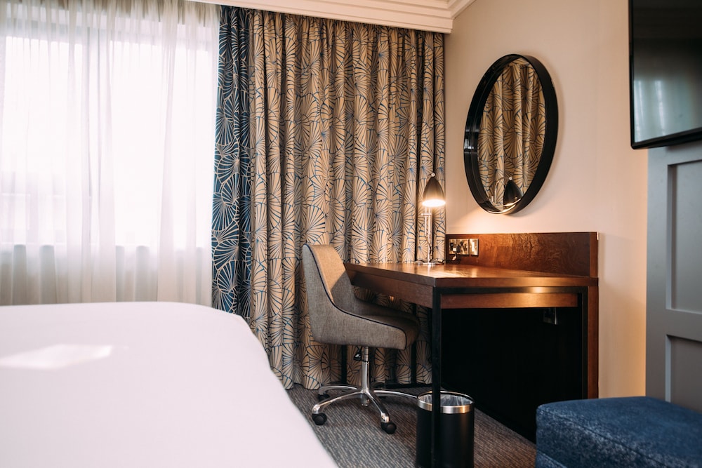 Suite, 1 Bedroom - Photo 11