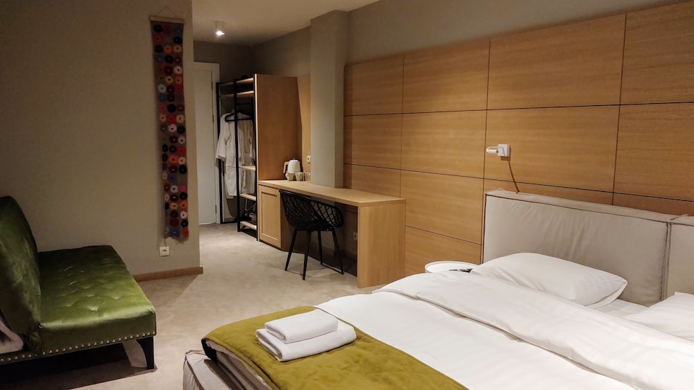Condo, 1 Bedroom, Accessible, Smoking