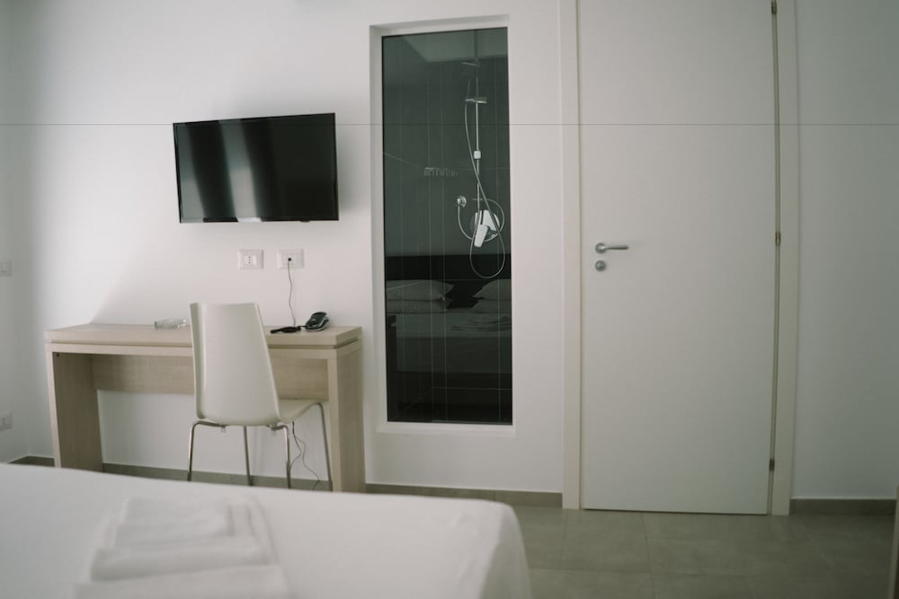 Design Room, 1 King Bed, Sea View photo 3