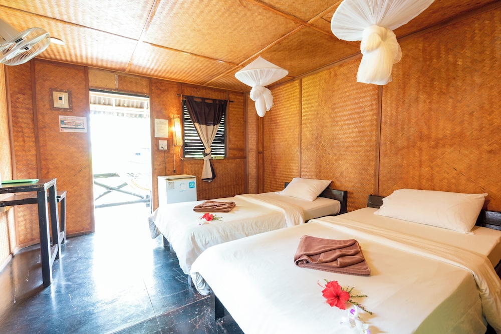 Standard Fan Bungalow - Twin Bed