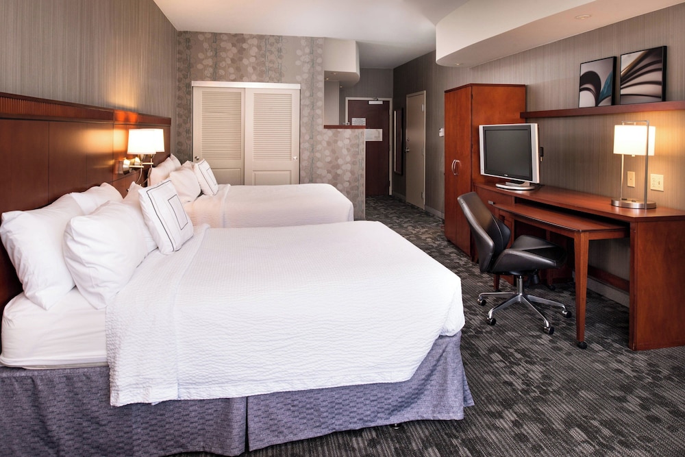 Room, 2 Queen Beds (Hearing Accessible) - Photo 3