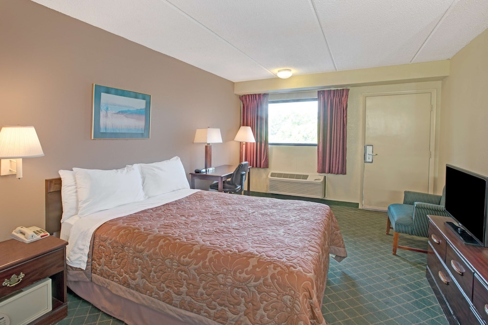 Room, 1 King Bed, Non Smoking - Photo 1