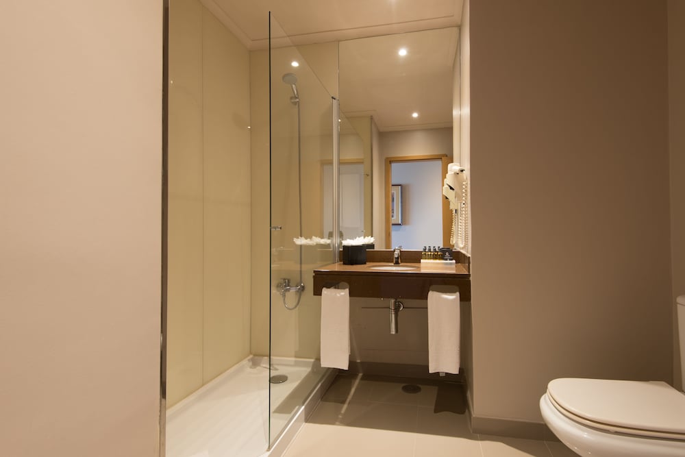 Twin Room, Sea View (3 Adults) - Photo 6