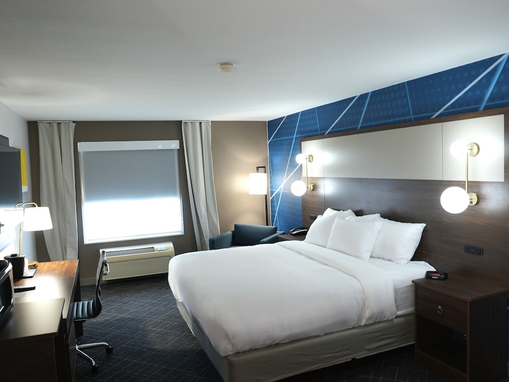 Suite, 1 King Bed with Sofa bed, Non Smoking - Photo 2