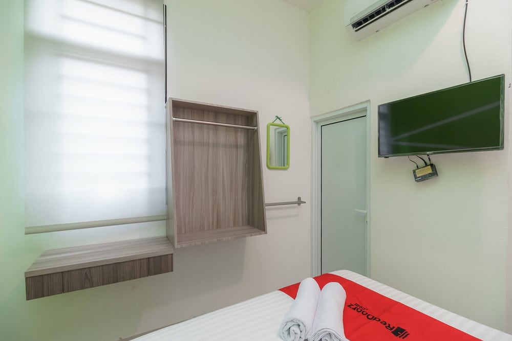 Double Room (RedDoorz) - Photo 7