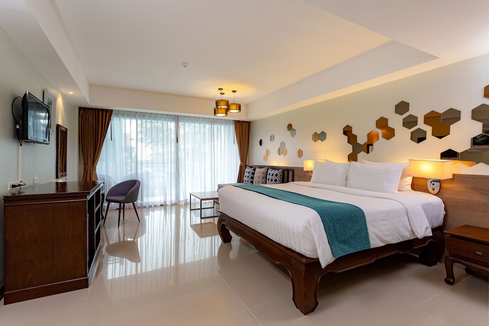 Deluxe Room, Pool Access - Photo 3