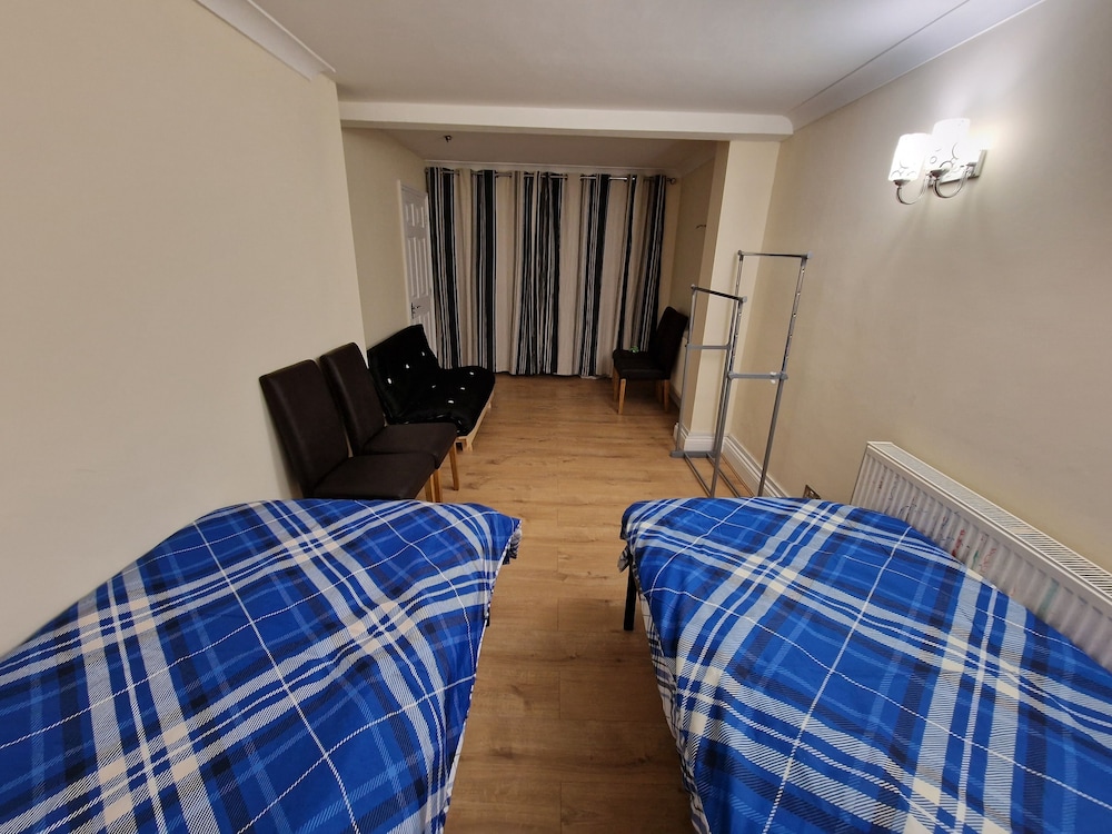 Basic Quadruple Room photo 2
