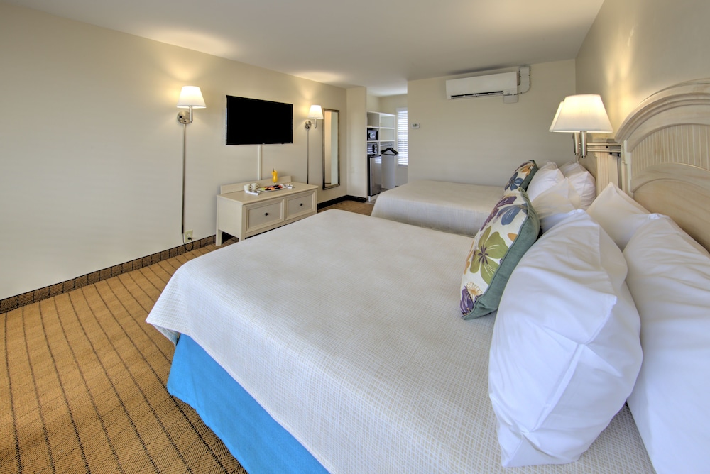 Room, 2 Double Beds photo 3