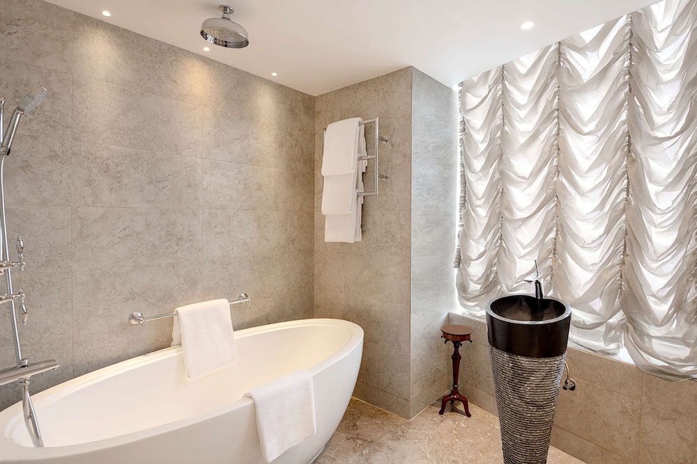 Crescent Suite