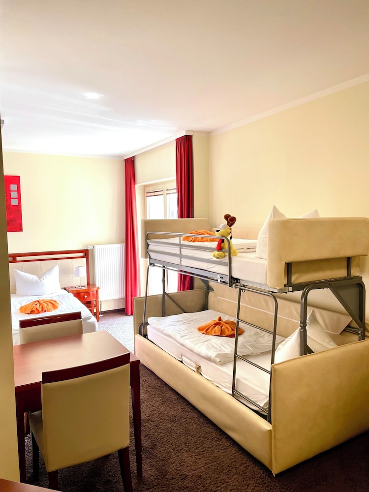 Family Studio, Multiple Beds, Non Smoking, Kitchen photo 2