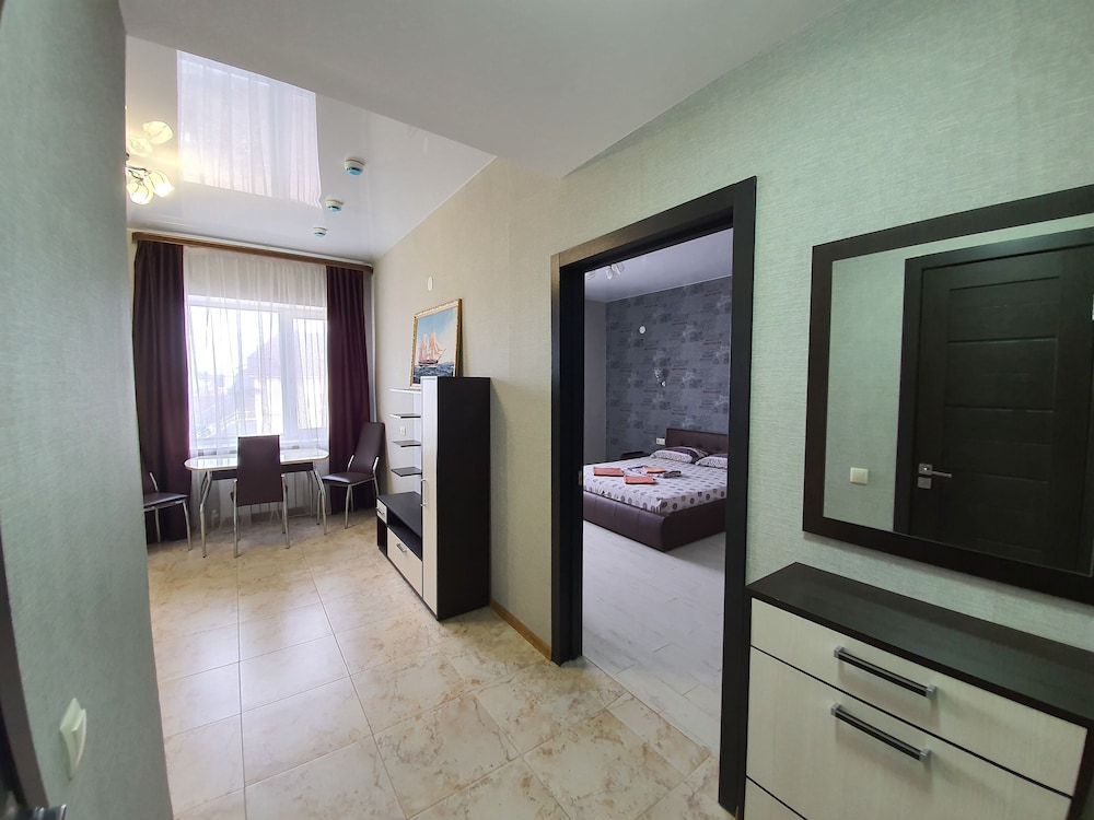 Deluxe Room (Queen with Two Queen Beds) photo 1