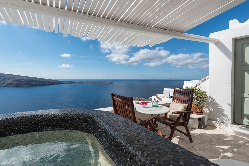Superior Suite, Jetted Tub (Caldera View) - Photo 38