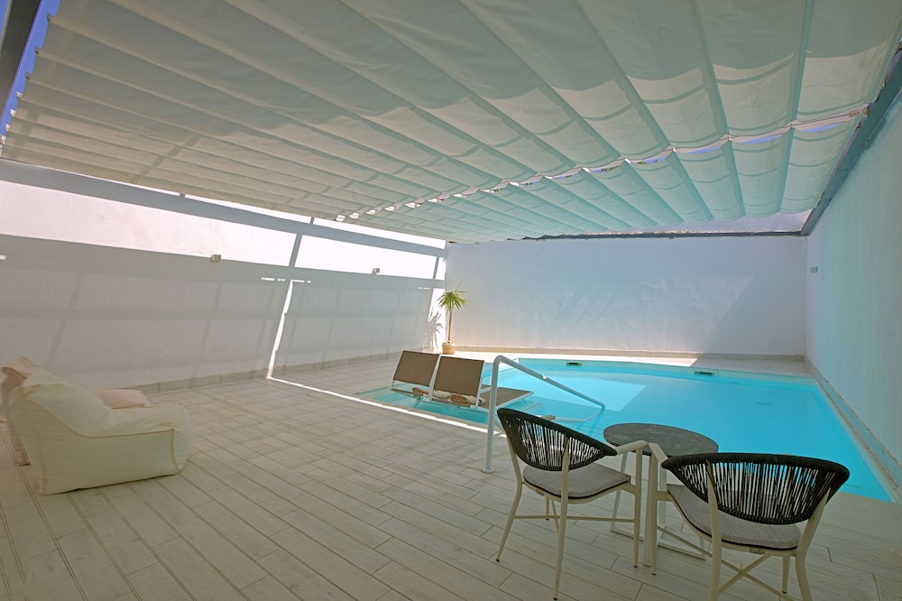 Executive Pool Suite (Posh Club) - Photo 6