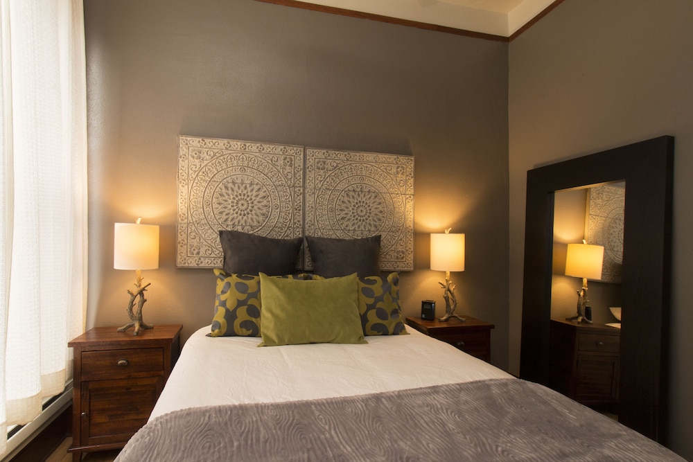 Luxury Apartment, 1 Queen Bed, Non Smoking (2ND) photo 2
