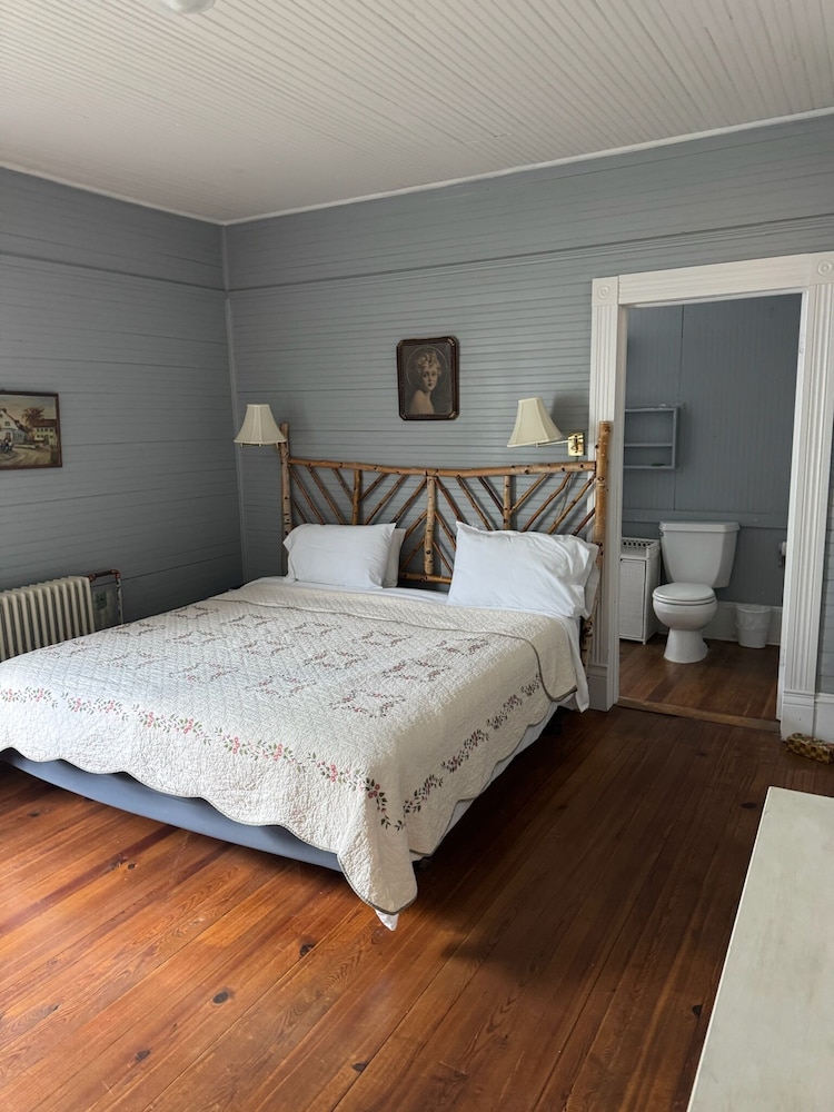 Standard Clawfoot Tub Pet Friendly photo 2