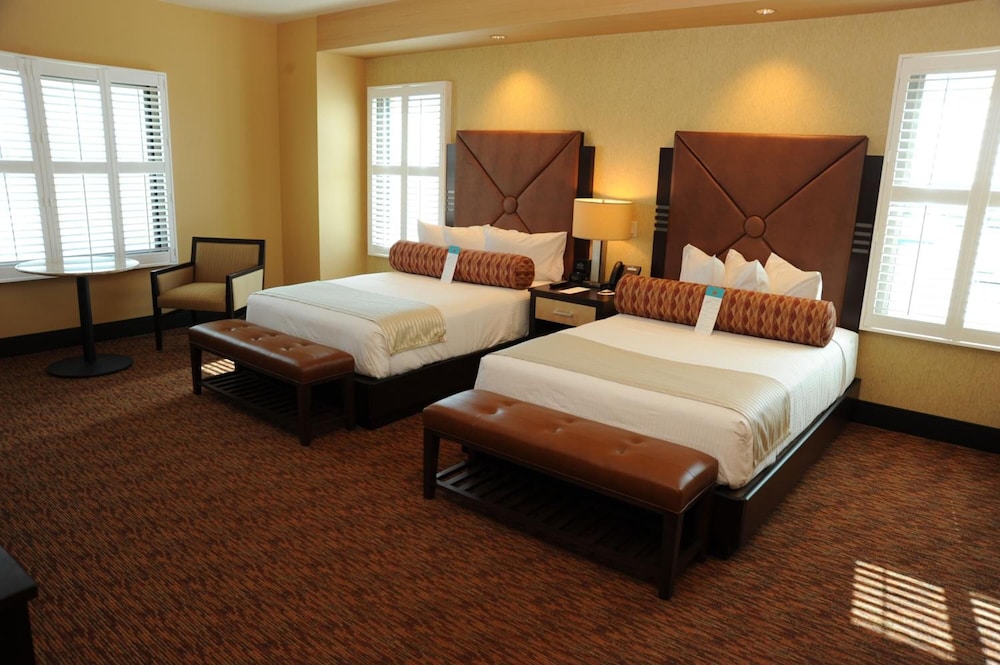 Room, 2 Double Beds photo 2