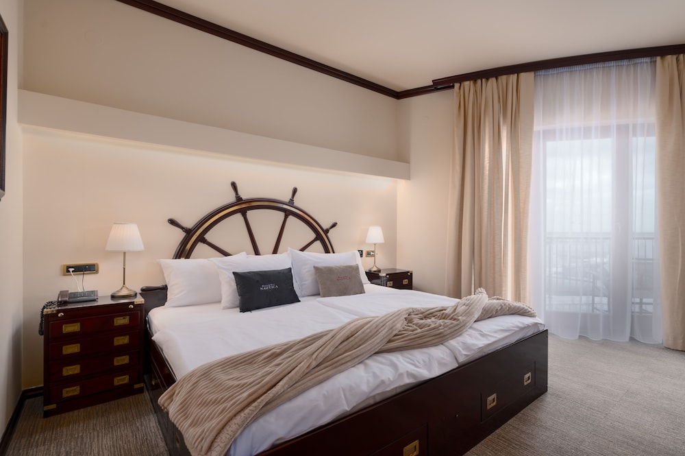 Family Suite Deluxe, 2 Bedrooms, Balcony, Sea View photo 3