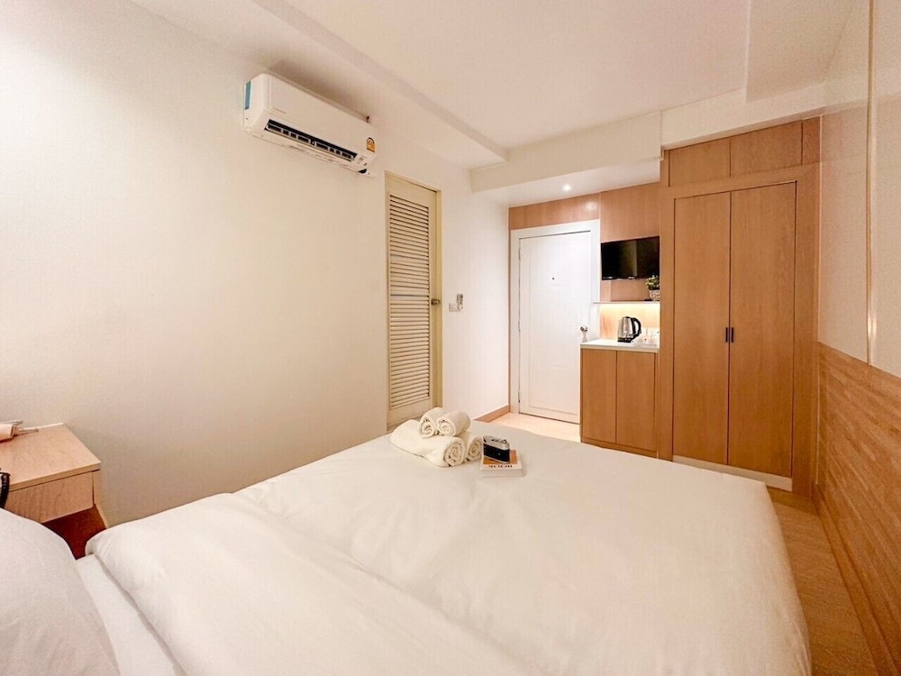 Superior Double Room, No Window, Non-Smoking photo 3