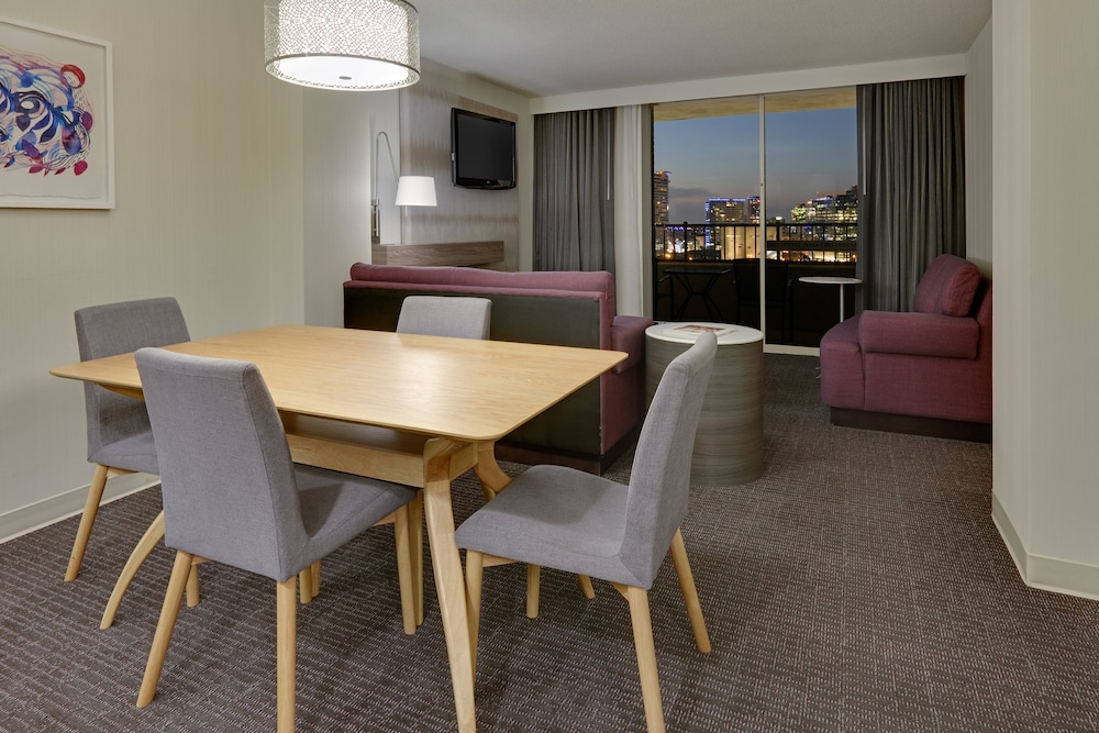 Junior Suite, 1 King Bed photo 3