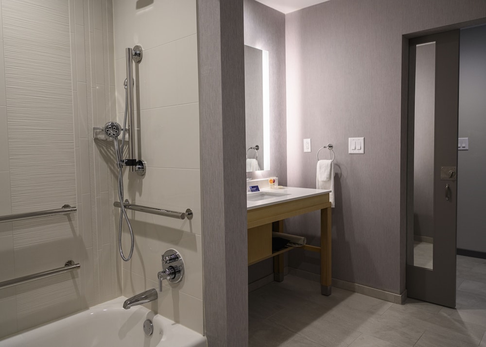 Room, 1 King Bed with Sofa bed, Accessible, Bathtub - Photo 3