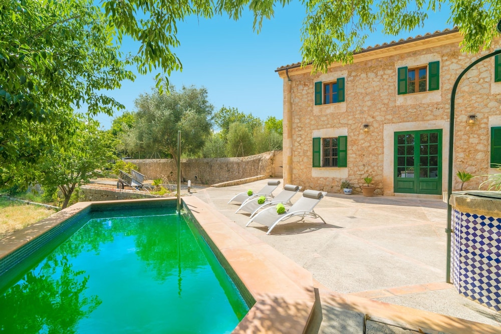 Villa photo 2